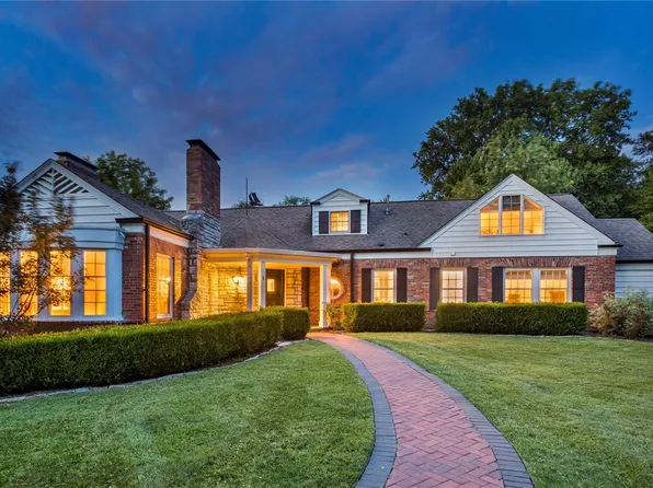 1 Whitfield Ln, Saint Louis, MO 63124