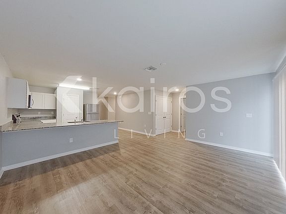 4th image of 3024 NE 1st Ave