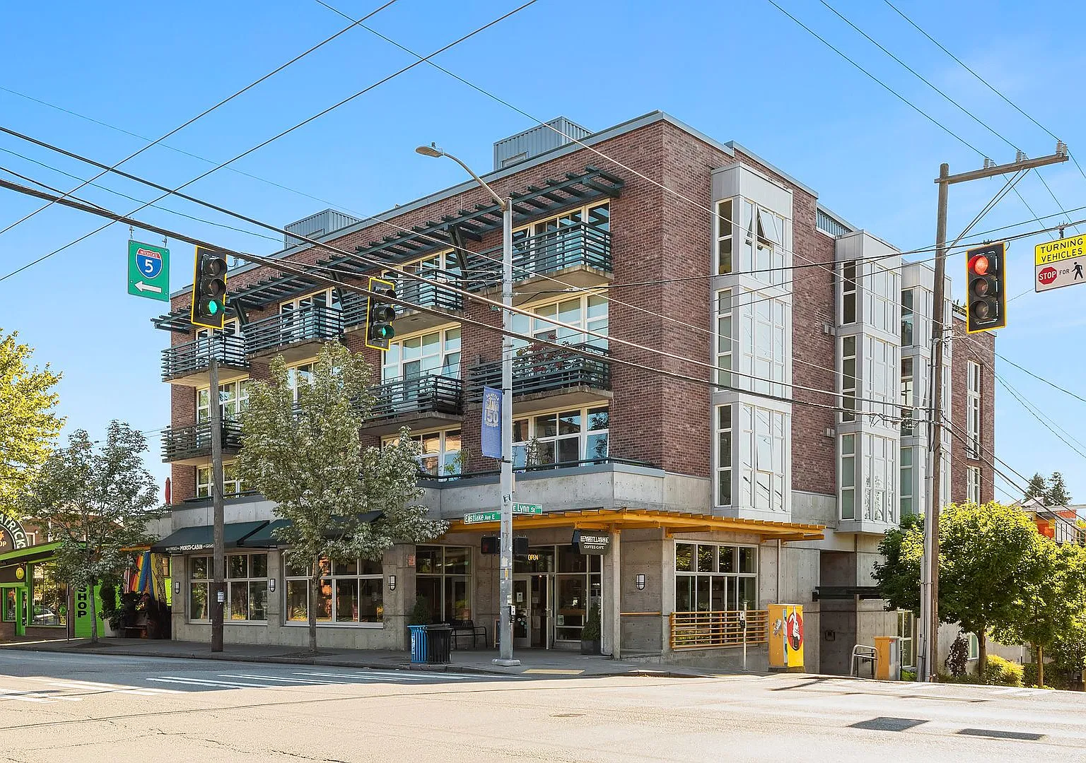 Industrial Chic Eastlake Condo near Lake Union — Photo 1
