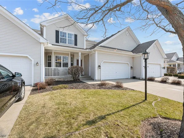 8785 Stuart Ln, Sagamore Hills, OH 44067