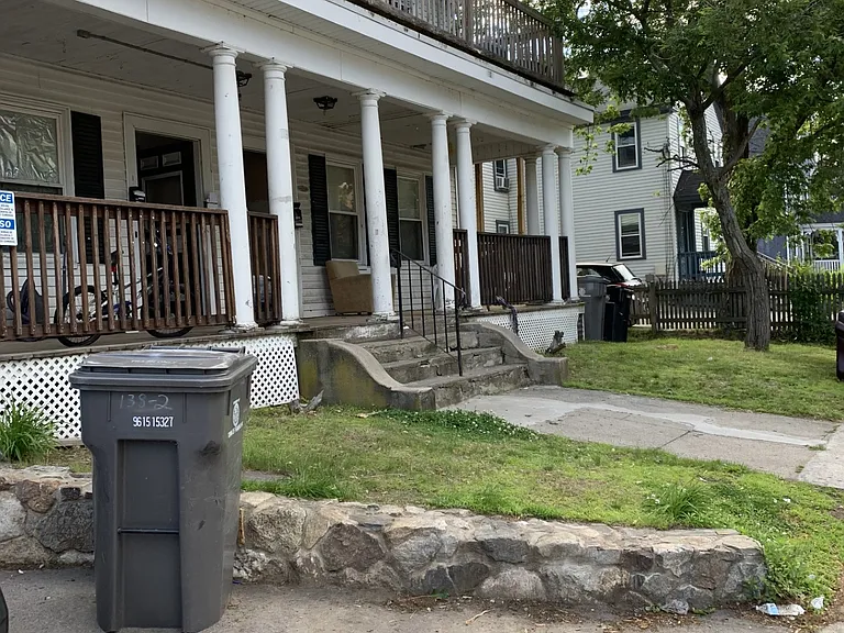 140 Franklin St — Photo 1