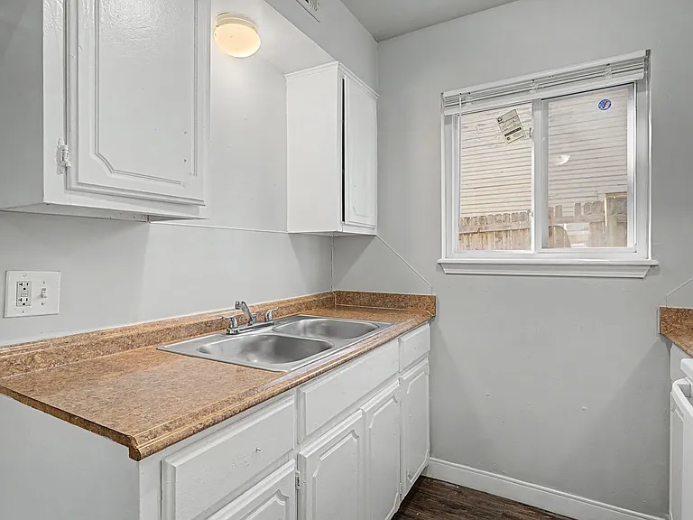 Evanston Apartments — Photo 39