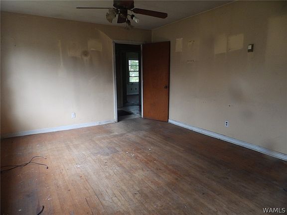 5th image of 2914 33rd Ave