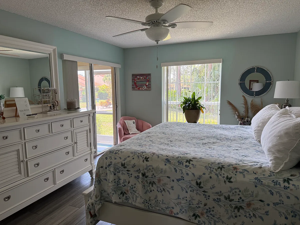 Photo 2 of 10 - 4507 Longmeadow #83 - Sarasota, FL Building Photo - 4507 Longmeadow #83