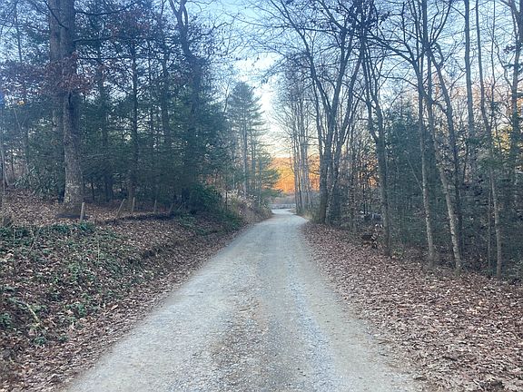 5th image of 24 Laurel Woods Rd