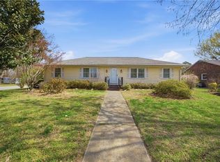 201 Hankins Dr, Hampton, VA