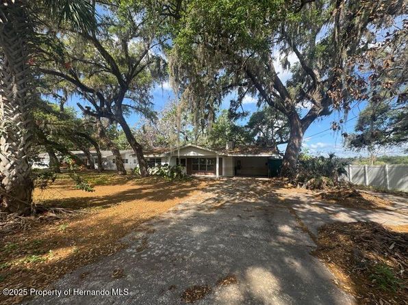 4979 Lakewood Dr, Dade City, FL 33523
