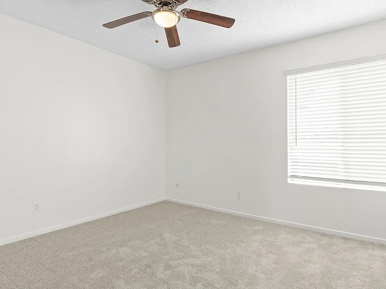 Four Winds Apartments — Photo 13