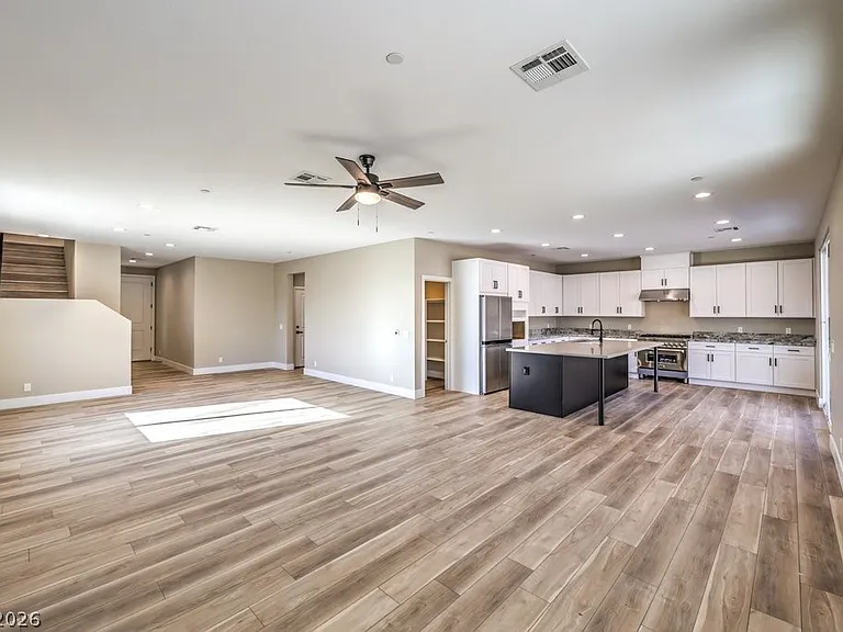 729 N Milan St — Photo 5