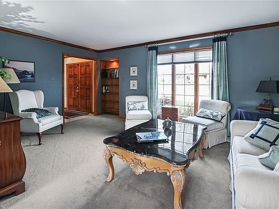 4th image of 203 Woodbury Ct