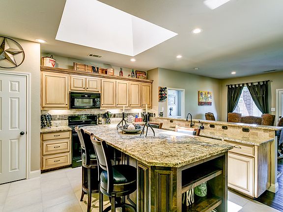 3rd image of 2129 Carlotta Dr