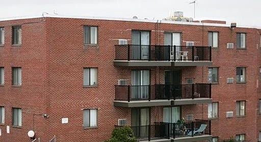 4th image of 700 Governors Dr APT 34