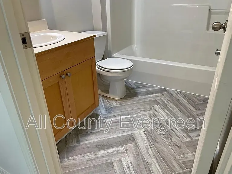 828 Broadway Ave #A — Photo 10
