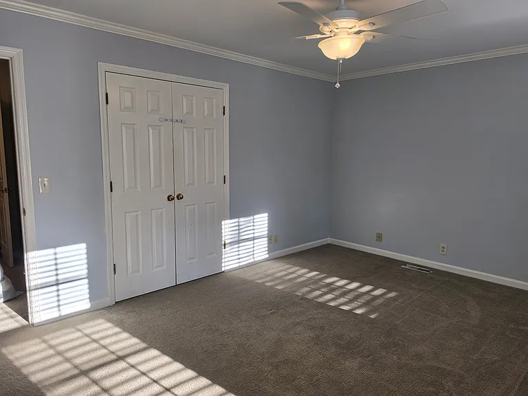 637 Sugartree Ln — Photo 22