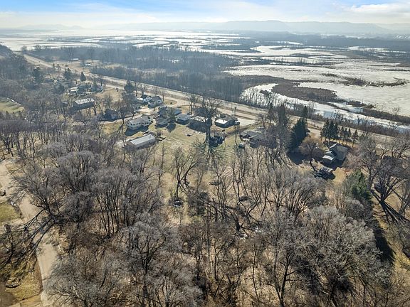 4th image of W394 Bluff Siding Rd