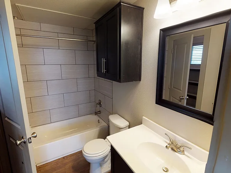 1212 Greenlee St — Photo 6