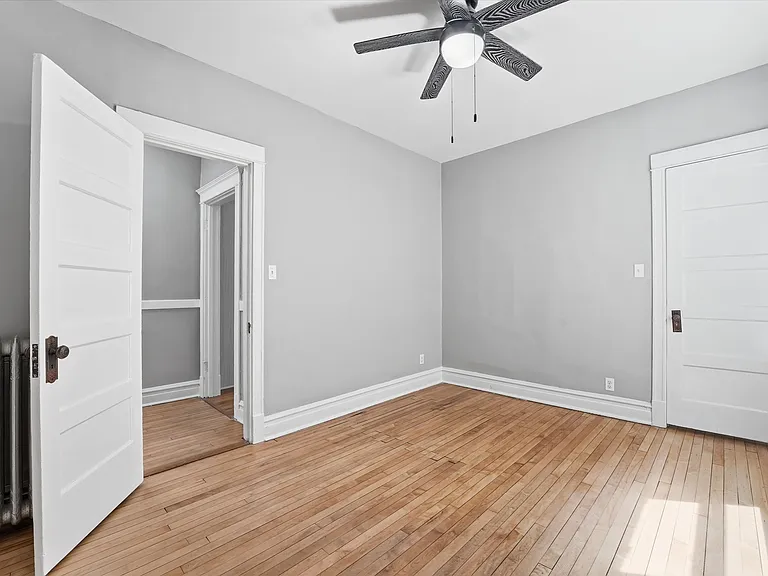 1915 W Lunt Ave #1 — Photo 13
