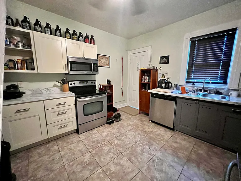 1117 6th St #4 — Photo 3