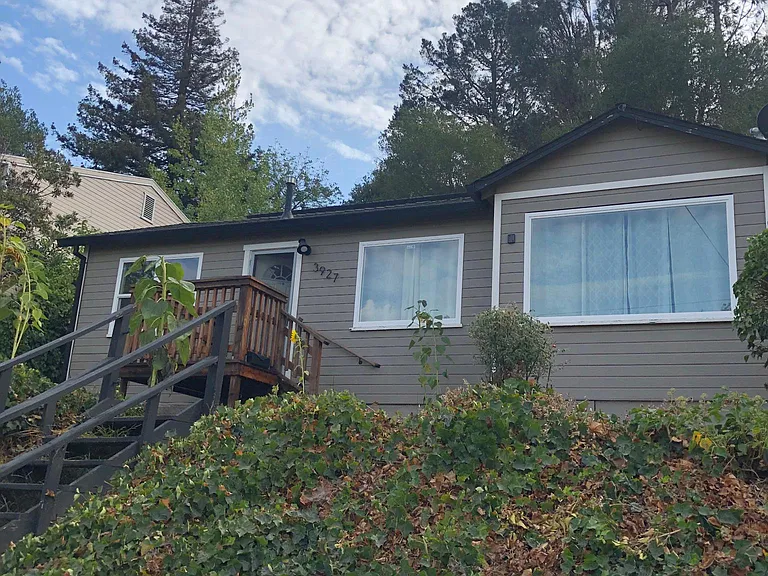 3927 La Cresenta Rd — Photo 1
