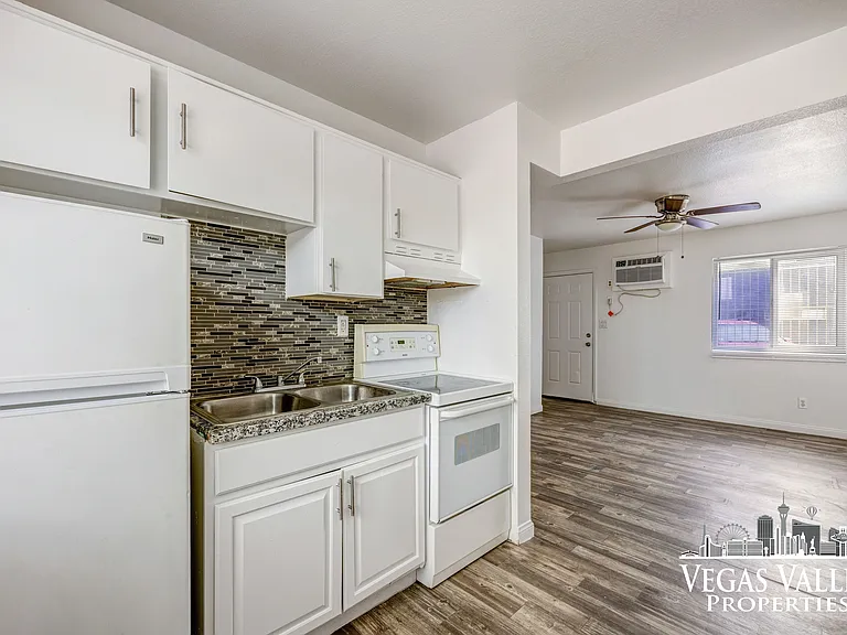 2605 Sherwood St — Photo 5