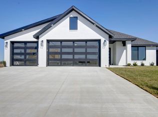 1875 E Cobblestone Dr, Ozark, MO 65721