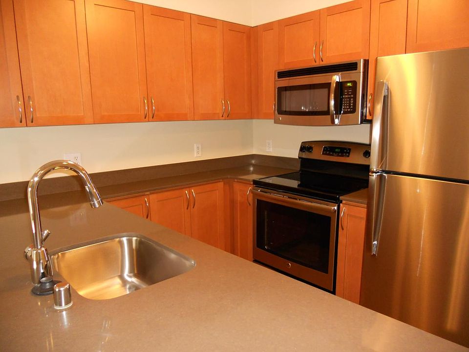 Newly updated kitchen with quartz counters!
