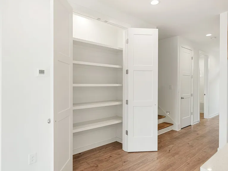 3060 Edwin Cir — Photo 9
