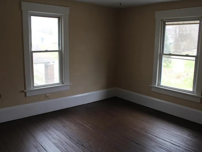 1615 Royal Ave NE — Photo 7