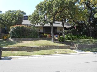 1918 Crooked Ln, Fort Worth, TX 76112