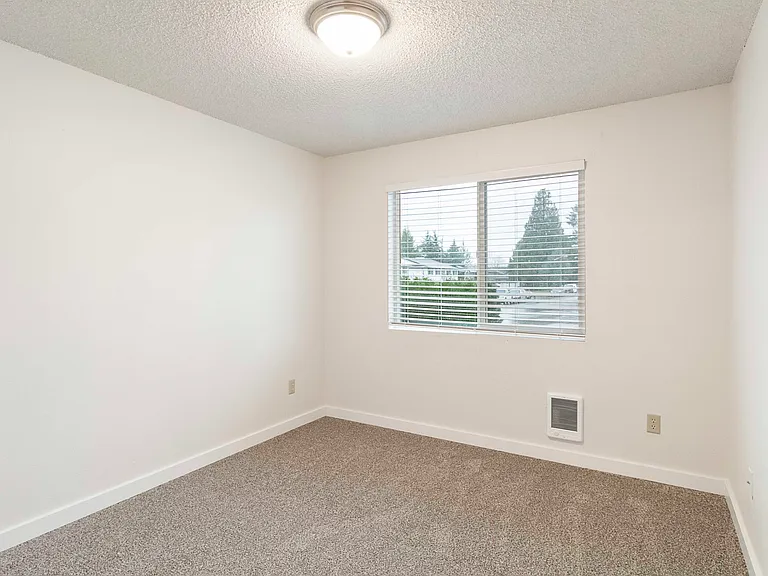 D Place Apartments — Photo 6