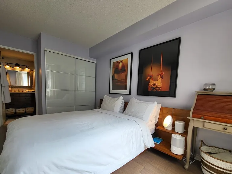 633 Bay St #1013 — Photo 2