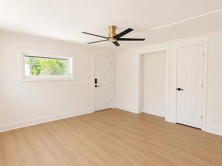 910 Highland Ave — Photo 13