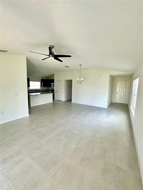 3 bed, 2.0 bath, 1511 sqft, $1,900 — Photo 3
