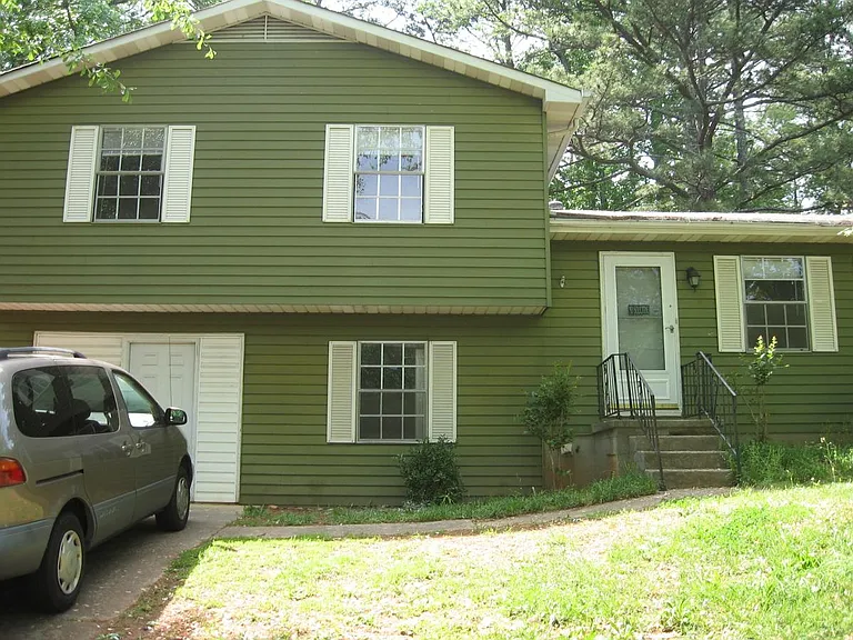 4011 Scarlett Ln NW — Photo 1