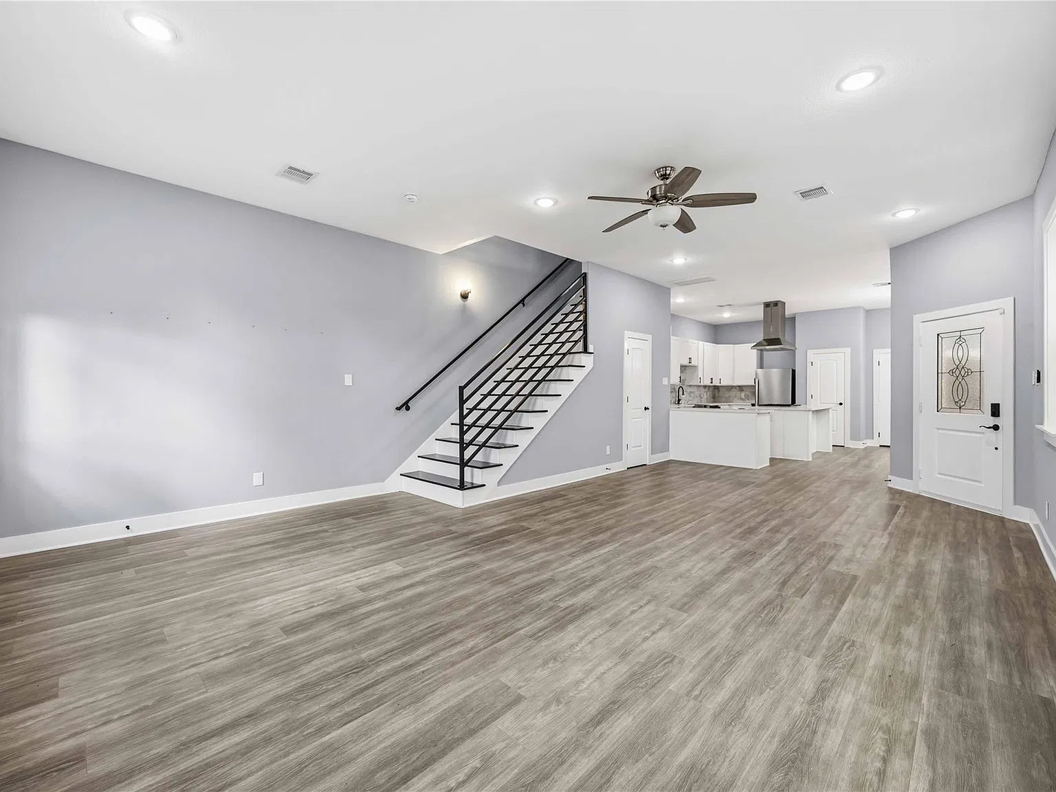 3 bed, 2.5 bath, 2101 sqft, $2,200 — Photo 4
