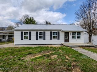310 Carroll Ave, Harriman, TN 37748