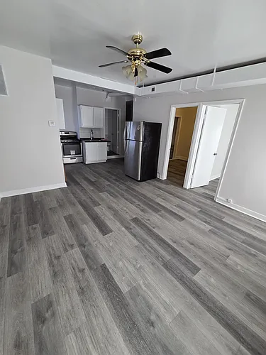 3215 W Cermak Rd #4R Photo 1