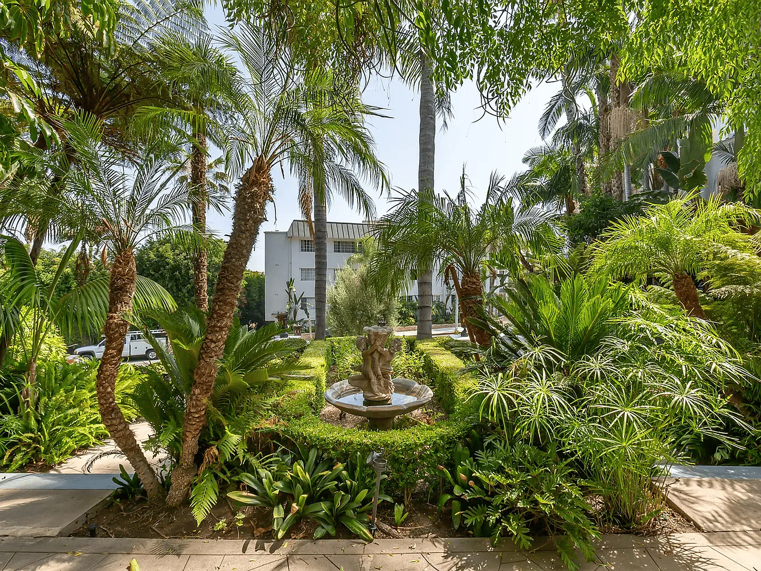 8491 Fountain Ave — Photo 4