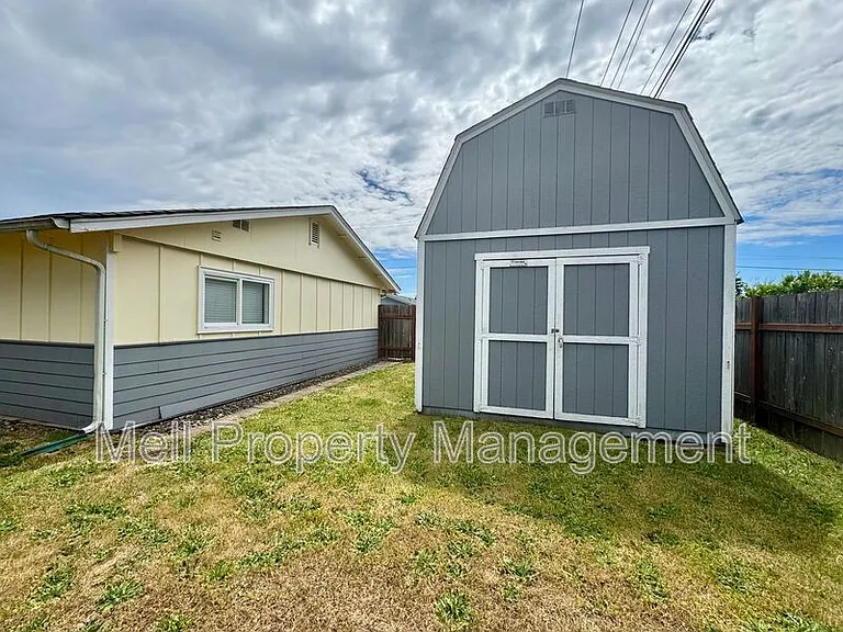 222 E I St — Photo 16