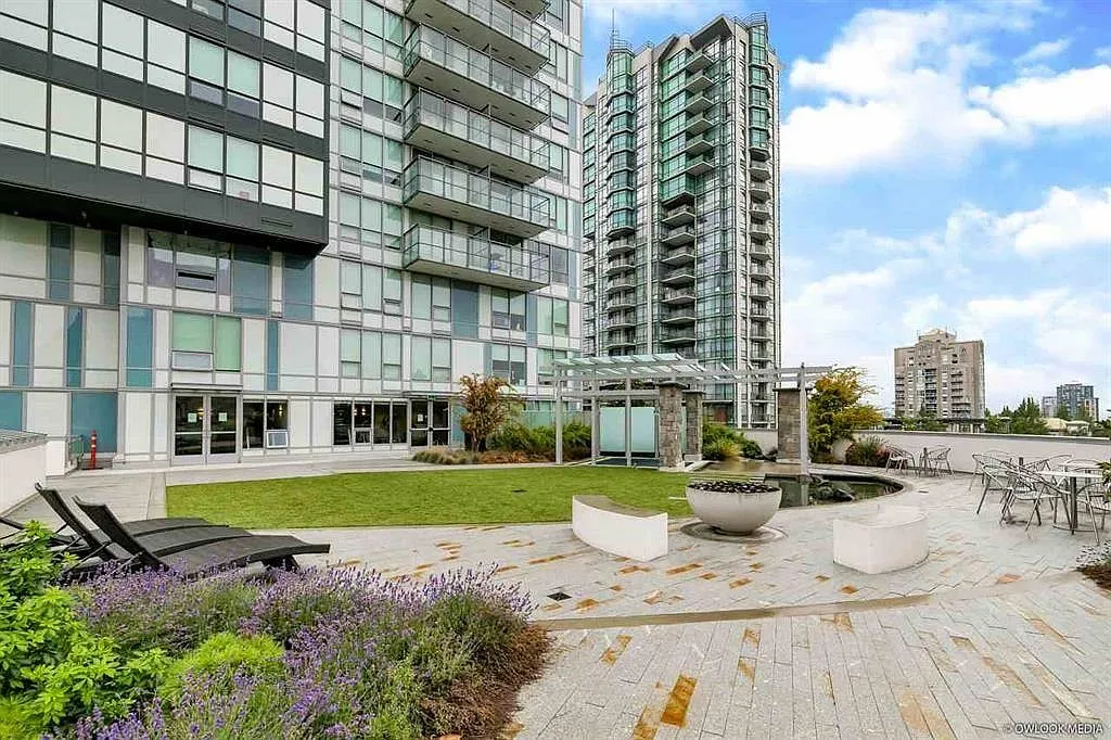 2 bed, 752 sqft, $1,900 — Photo 3