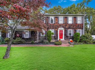 96 Stephen Dr, Wading River, NY 11792