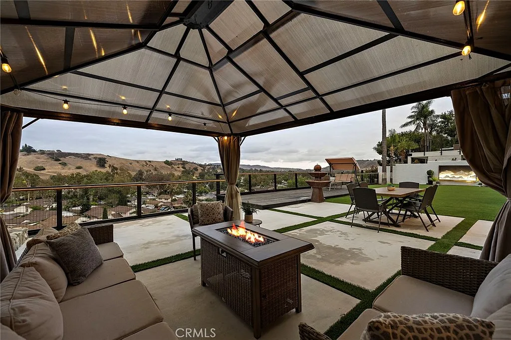 5 bed, 2880 sqft, $9,000 — Photo 2