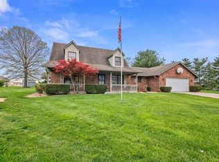 1018 Thomas Dr, Red Bud, IL 62278