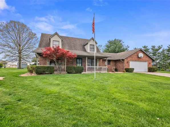 1018 Thomas Dr, Red Bud, IL 62278