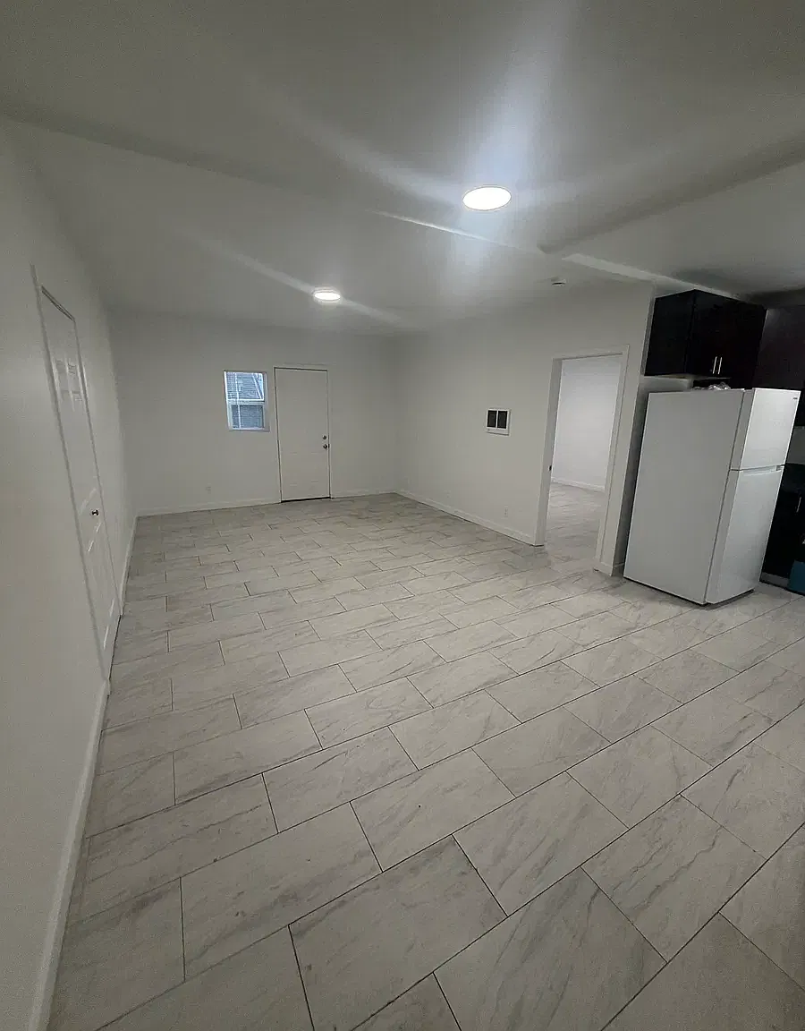 7560 North Ave — Photo 3