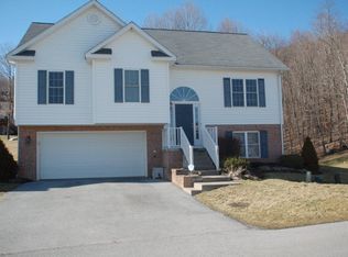 185 Murray Cir, Bluefield, VA 24605