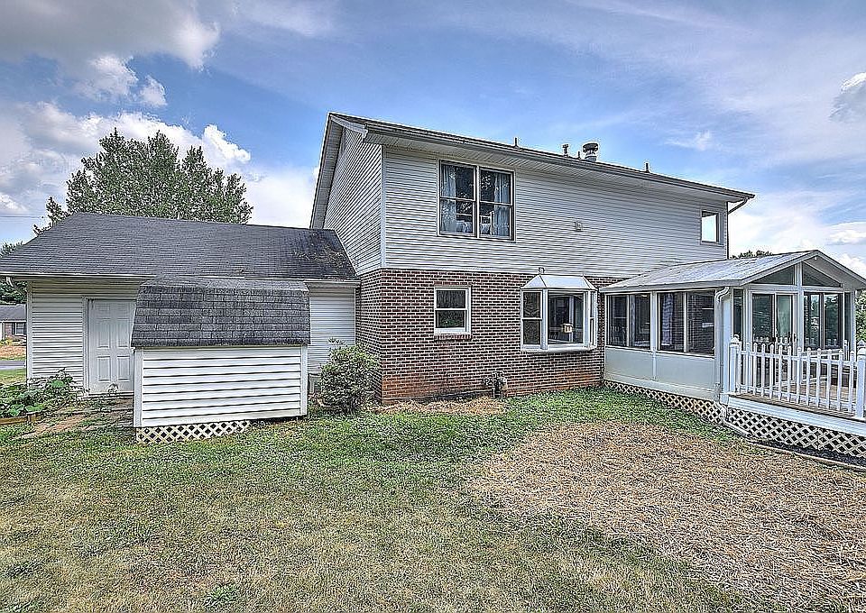 1st image of 15427 Woodstone Cir