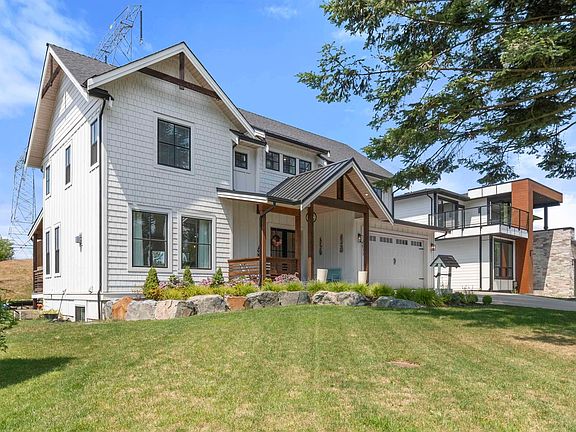 2nd image of 10071 Parkwood Dr