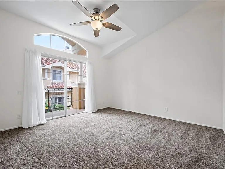 3 Opera Ln — Photo 15