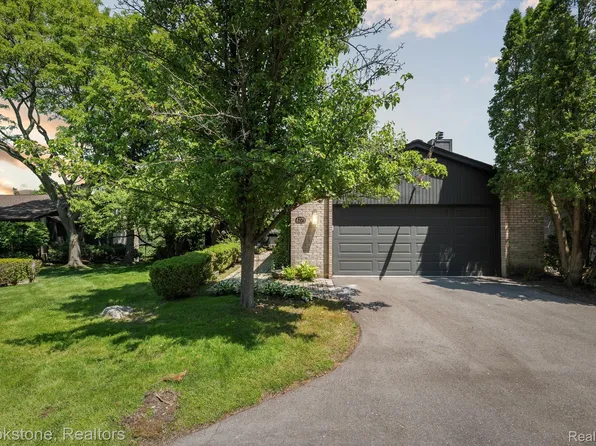 4279 Wabeek Lake Dr S, Bloomfield Hills, MI 48302